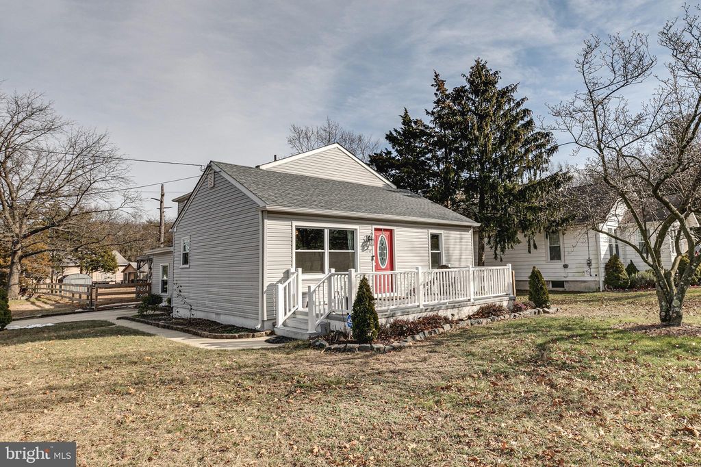 1137 S Fairview St, Delran, NJ 08075