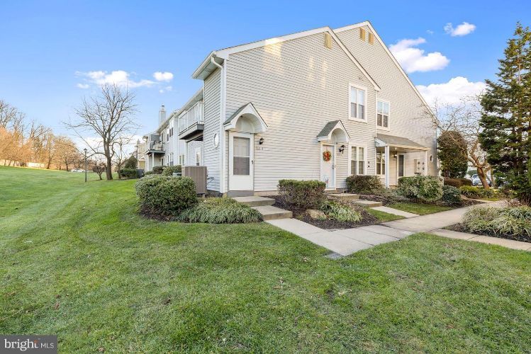 318B Delancey Pl #B, Mount Laurel, NJ 08054