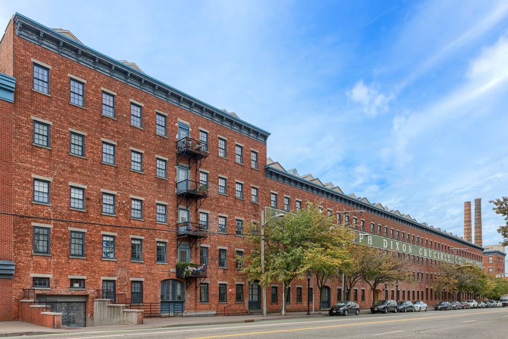 227 Christopher Columbus Dr 303B, Jersey City, NJ Studio, 1 Bath