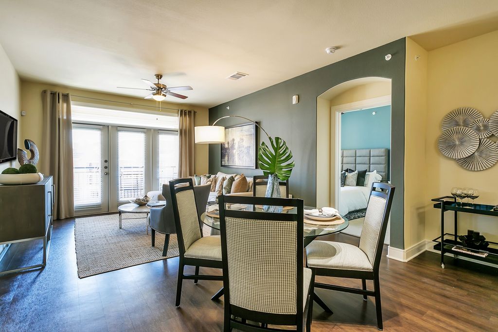 2400 Fort Worth Ave, Dallas, TX 75211