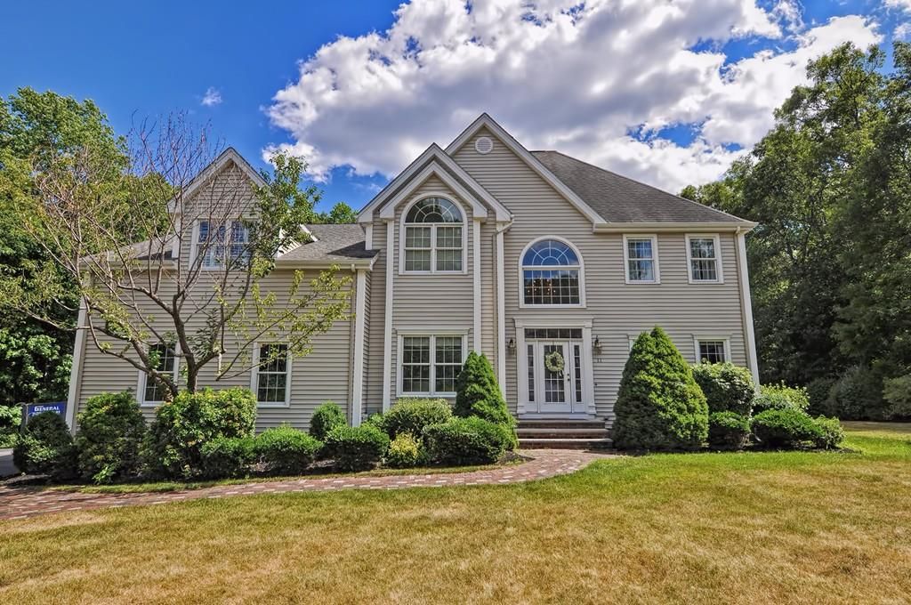 11 Stable Way, Medway, MA 02053