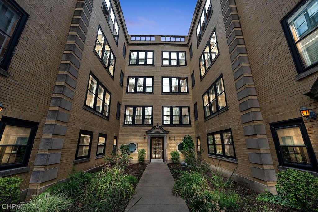 2538 N Kedzie Blvd #105, Chicago, IL 60647