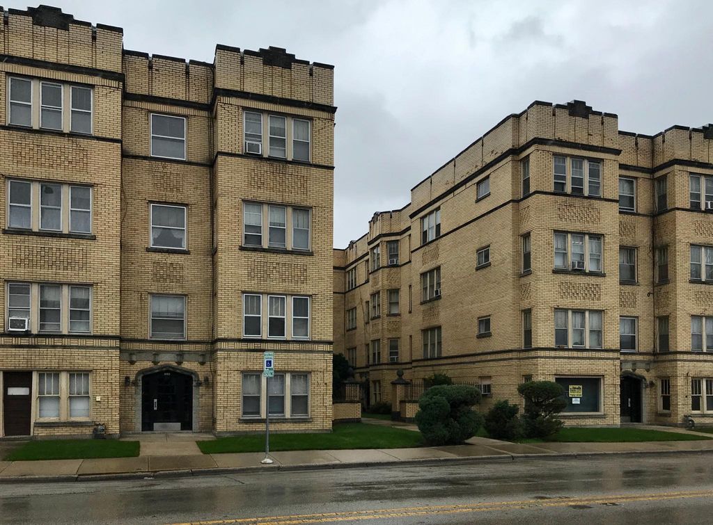 2109 Oak Park Ave #309, Berwyn, IL 60402