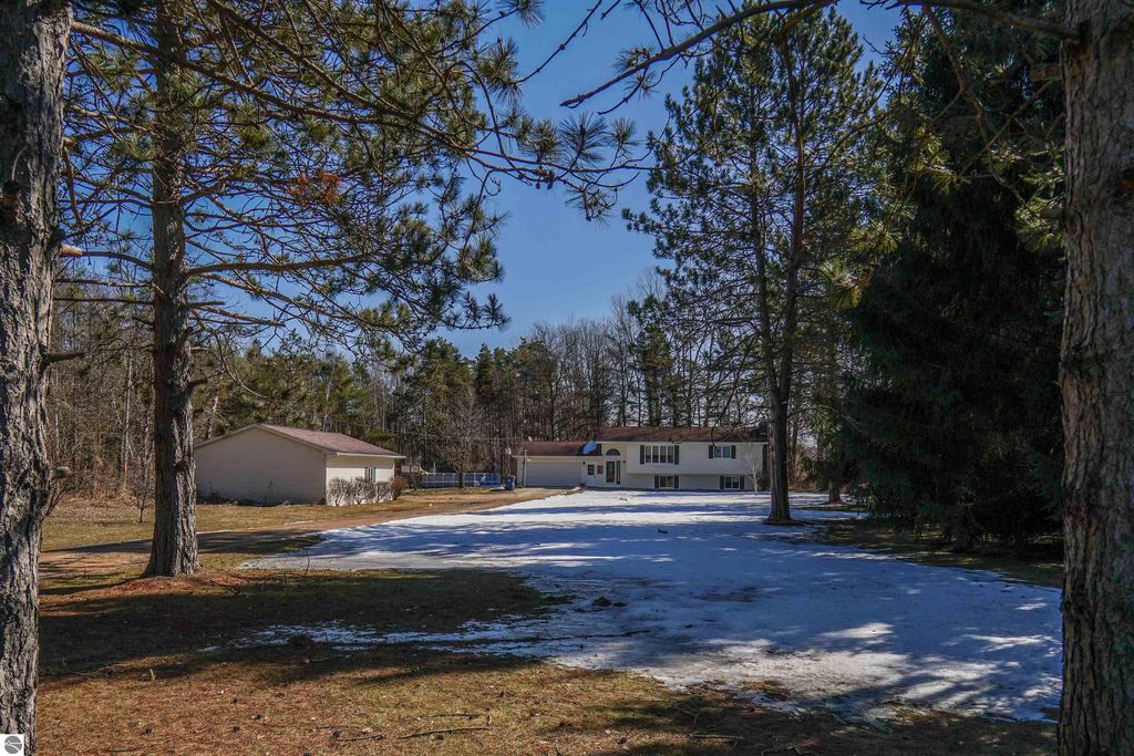 3074 N Lewis Rd, Coleman, MI 48618 Trulia