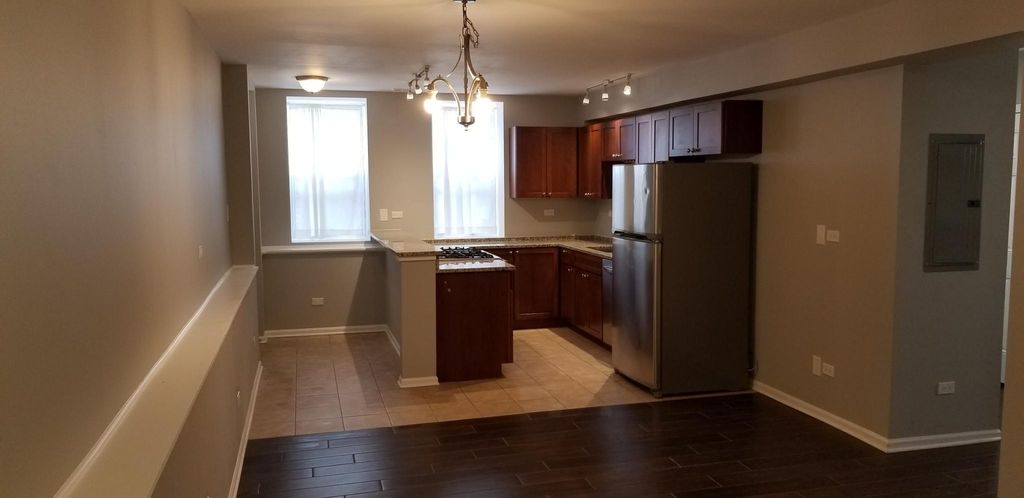 825 S Campbell Ave, Chicago, IL 60612