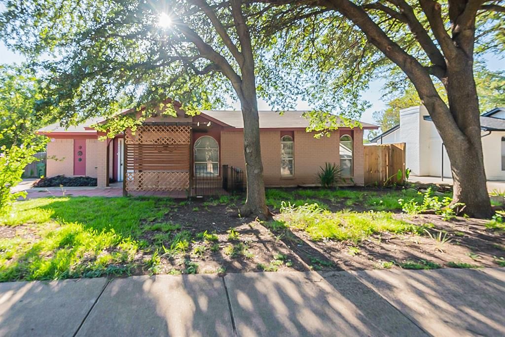 2404 Lexington Dr, Arlington, TX 76014