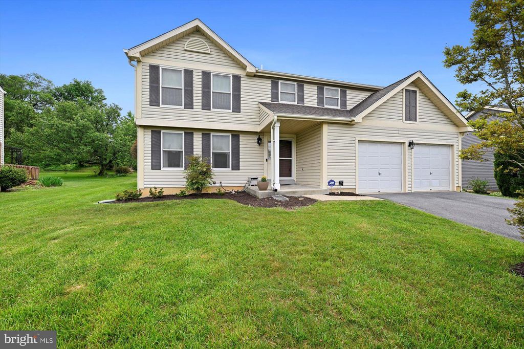 8749 Cardinal Forest Cir, Laurel, MD 20723