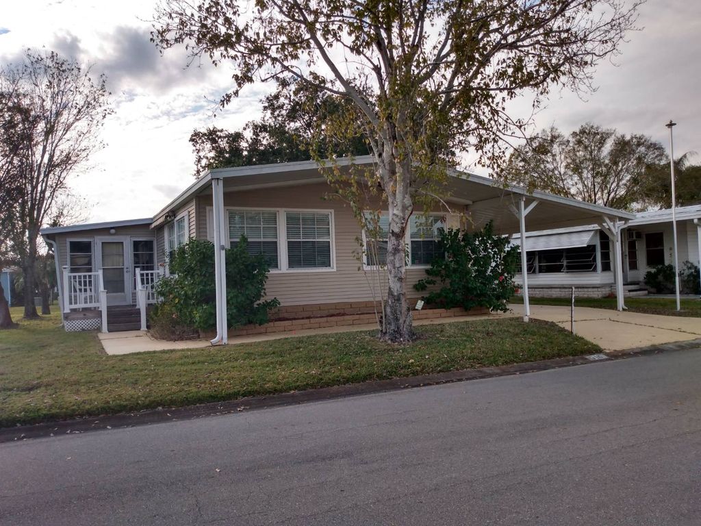 7000 20th St #716, Vero Beach, FL 32966