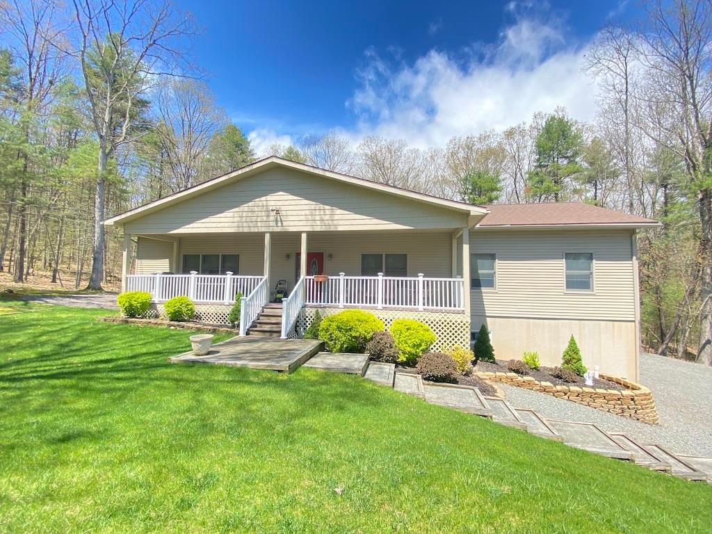 151 Eastwood Cir, Hawley, PA 18428