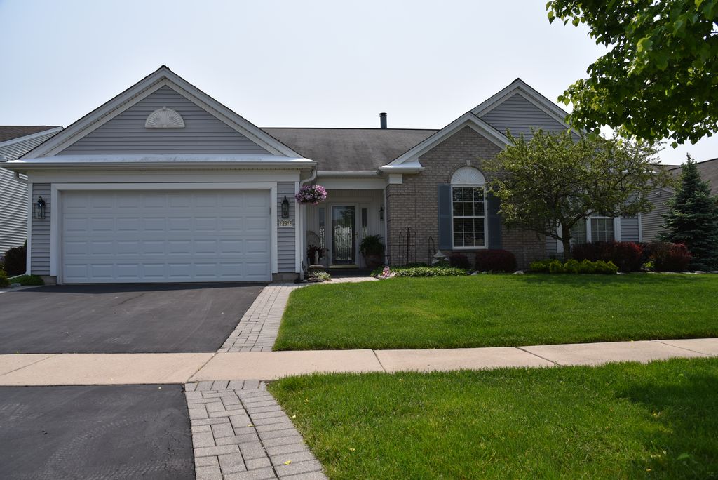 12918 Farm Hill Dr, Huntley, IL 60142