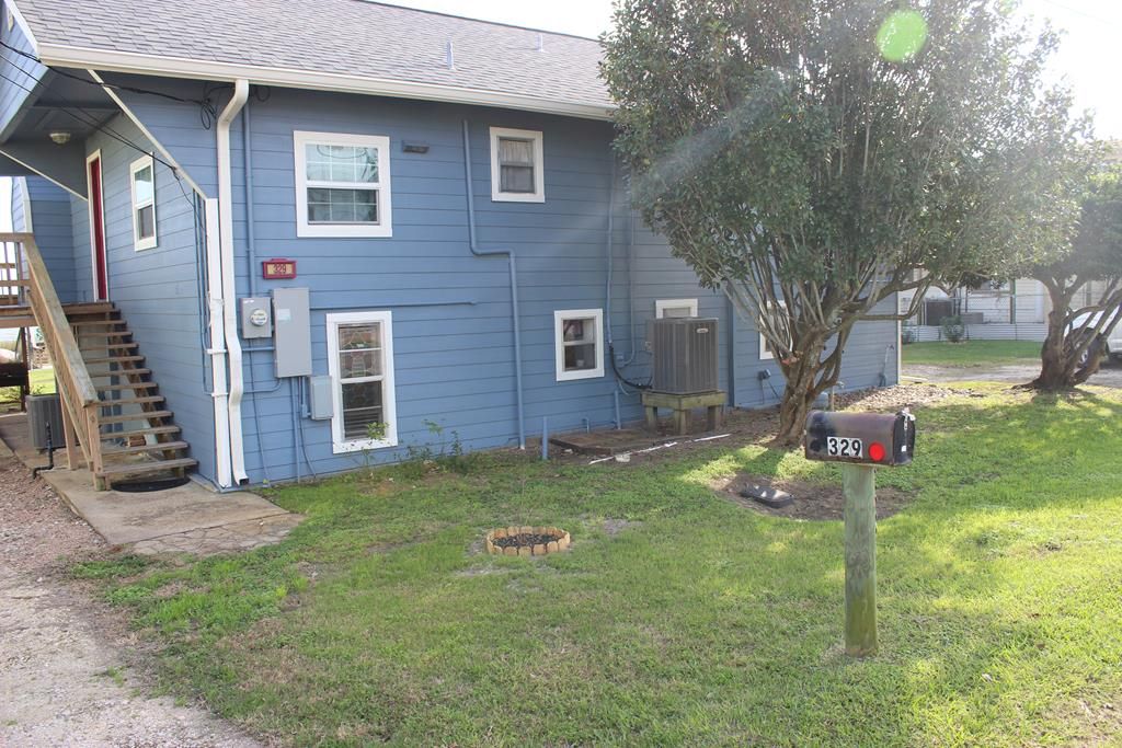 329 E Bayshore Dr, Palacios, TX 77465