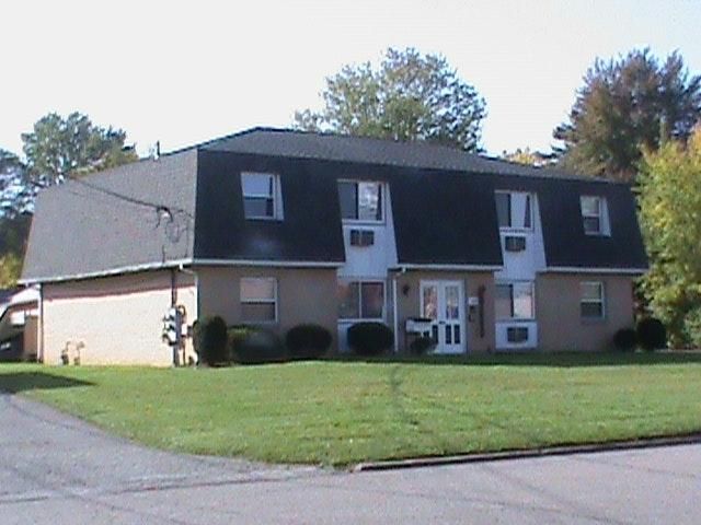 221 Santa Fe Trl, Youngstown, OH 44512