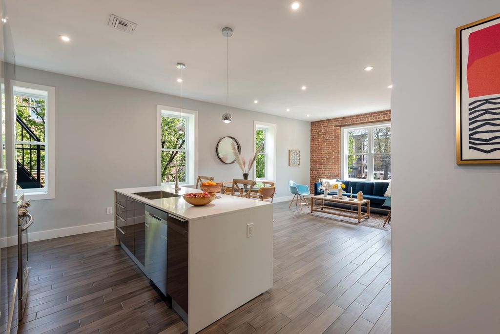 100 Oak St #A, Weehawken, NJ 07086