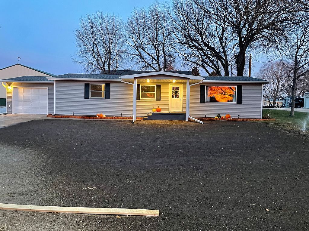606 N 5th Ave, Kenesaw, NE 68956