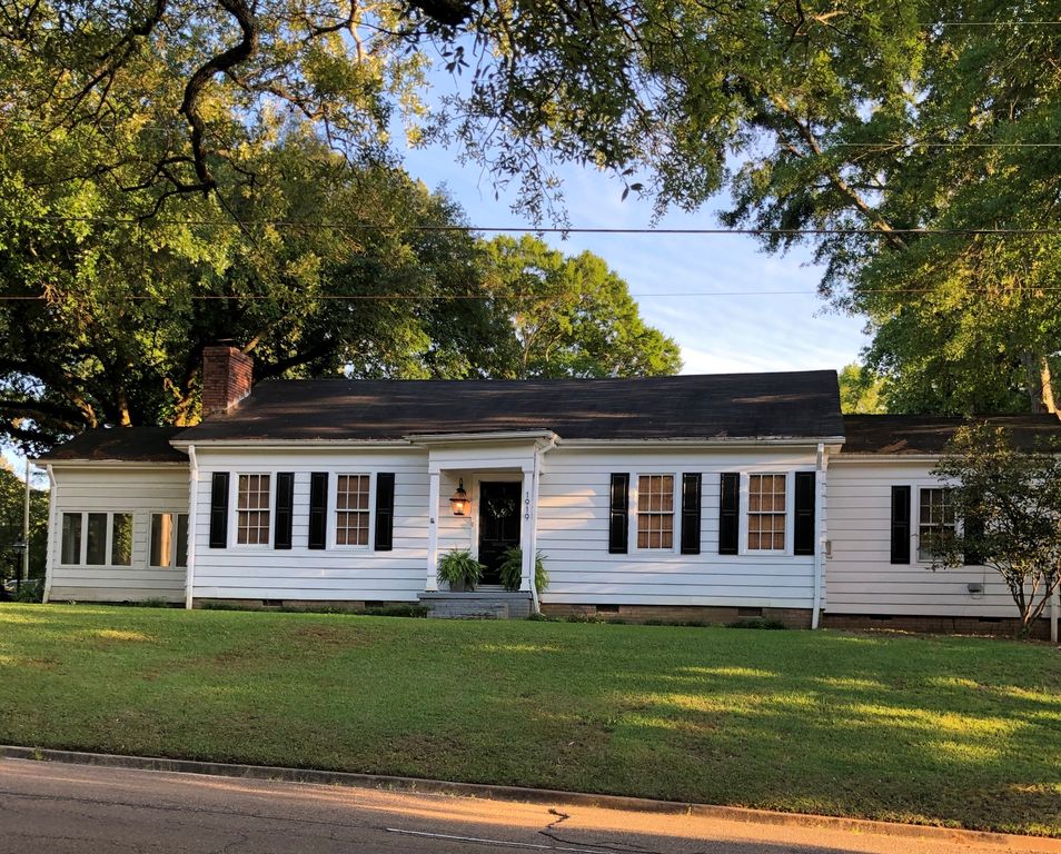 1919 Riverside Dr, Jackson, MS 39202