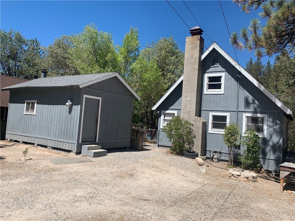 32996 Squirrel Ln, Arrowbear Lake, CA 92382