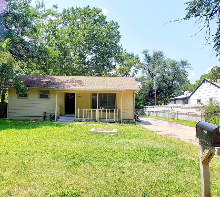 4823 S Madison Ave, Wichita, KS 67216