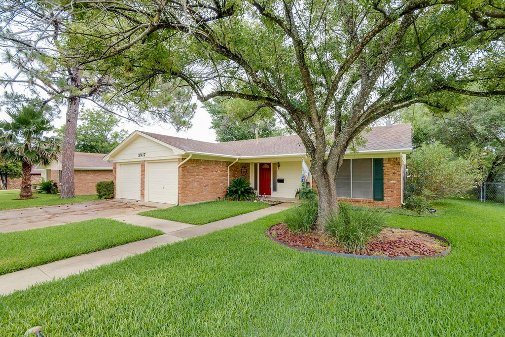 3917 Hilltop Dr, Bryan, TX 77801