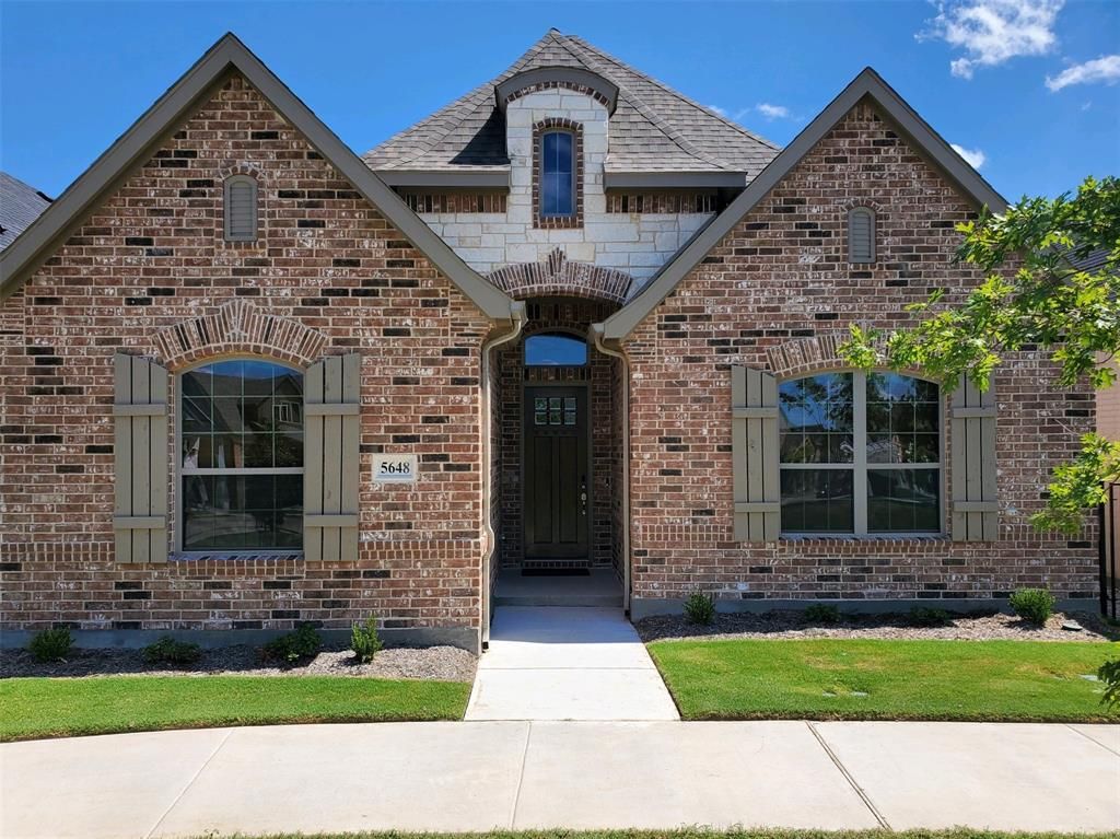 5648 Traveller Dr, North Richland Hills, TX 76180