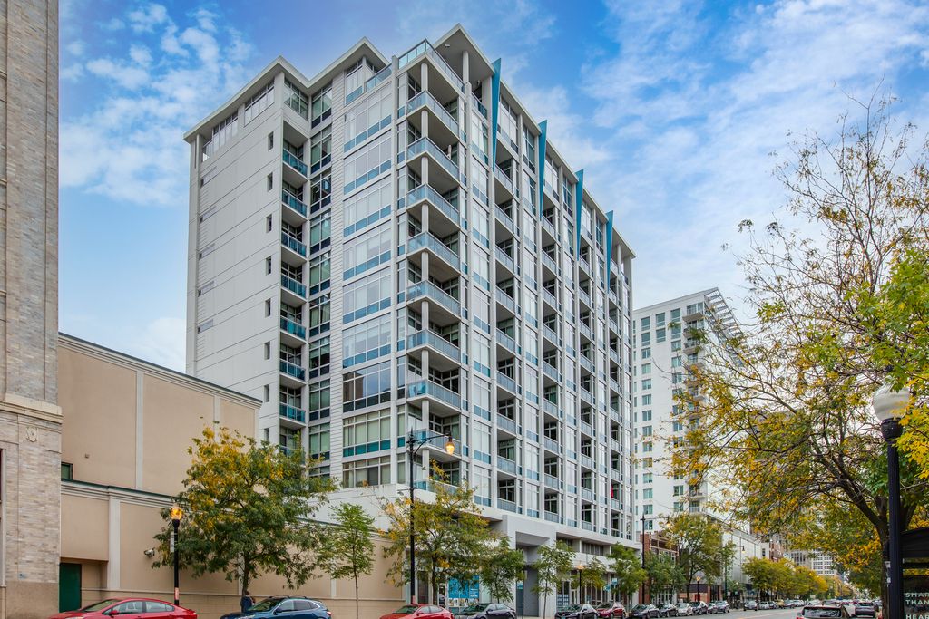 1819 S Michigan Ave #409, Chicago, IL 60616