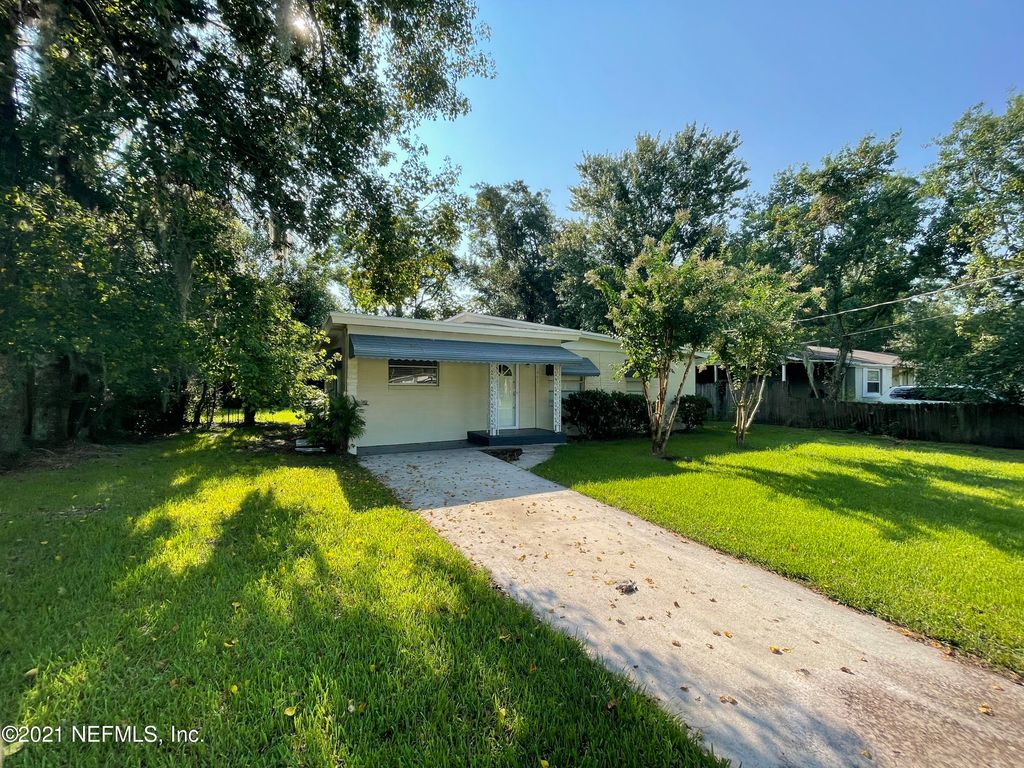 1951 Burkholder Cir W, Jacksonville, FL 32216