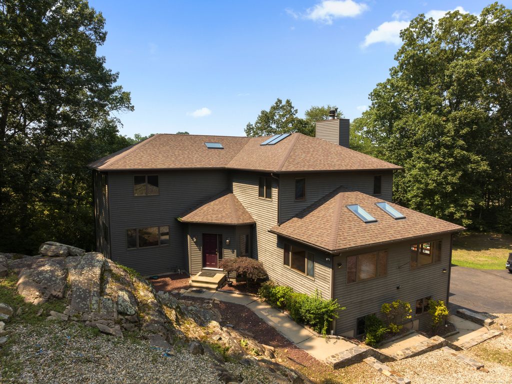 18 Spice Bush Lane, Branford, CT 06405