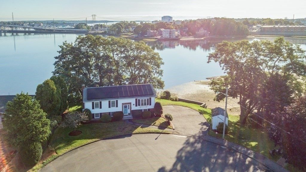 8 Dearborn Ln, Salem, MA 01970