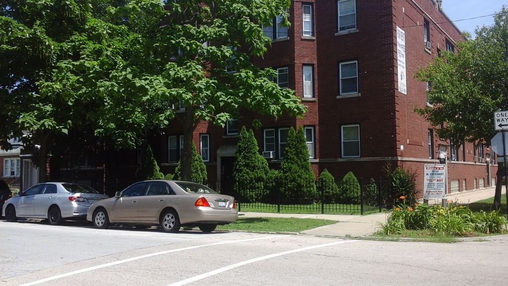 10155 S Eberhart Ave #3N, Chicago, IL 60628