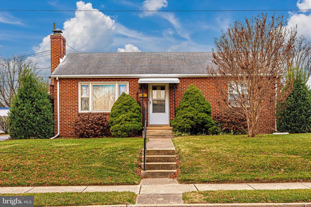 907 Seminole Rd, Frederick, MD 21701