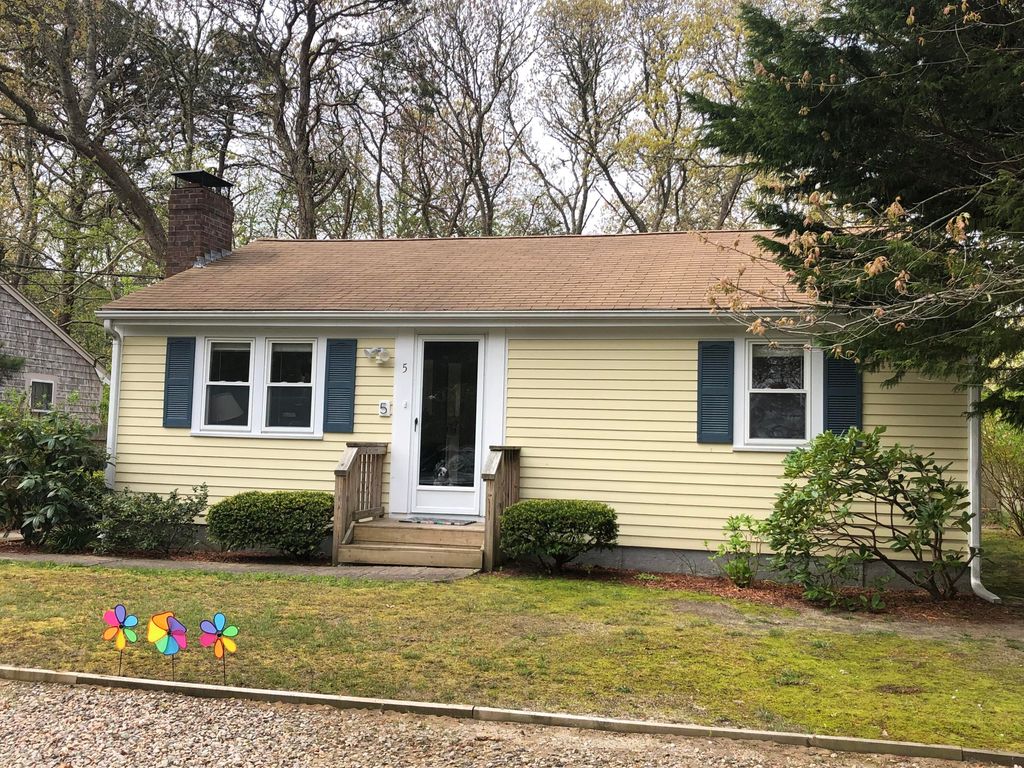 5 Lake Road, West Yarmouth, MA 02673