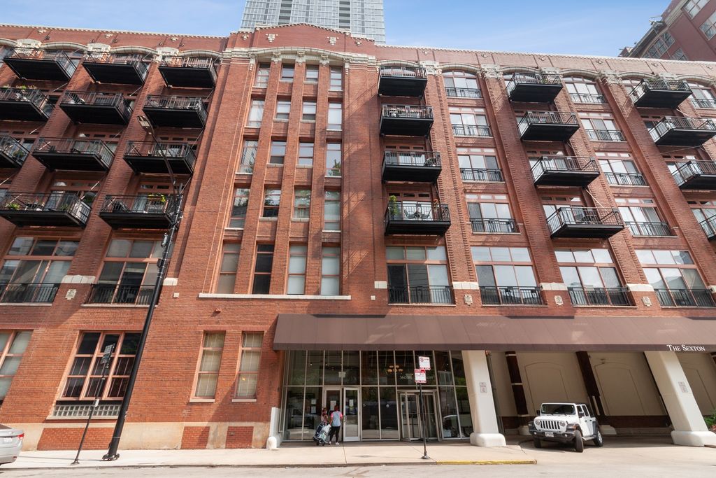 360 W Illinois St #3C, Chicago, IL 60654
