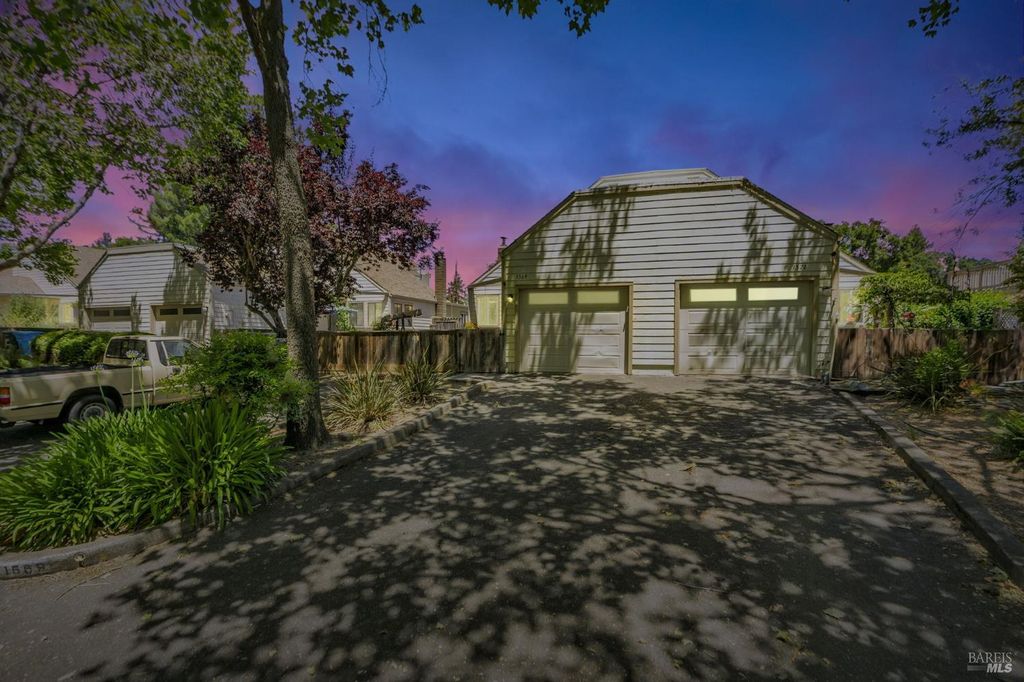 1569 Yardley Street, Santa Rosa, CA 95403