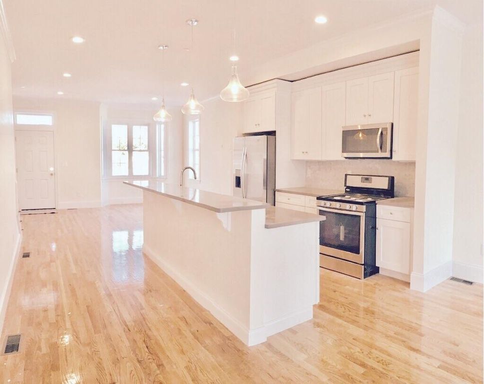 128 Roxbury St, Boston, MA 02119