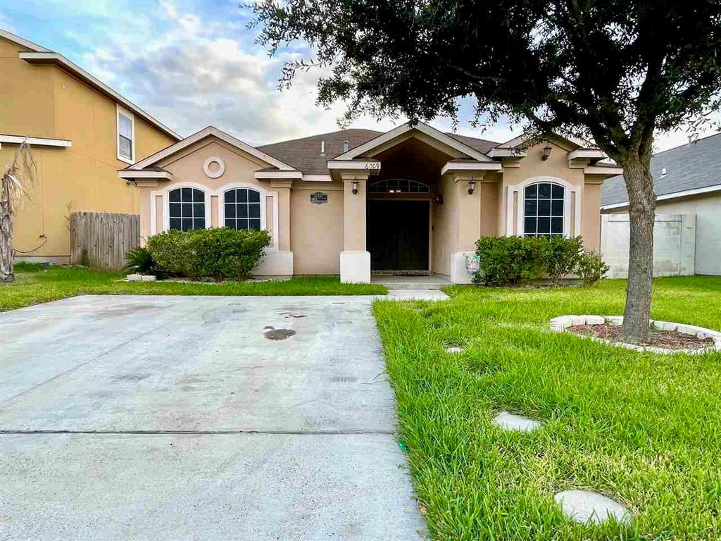 6009 Fray Augusto Ln, Laredo, TX 78043