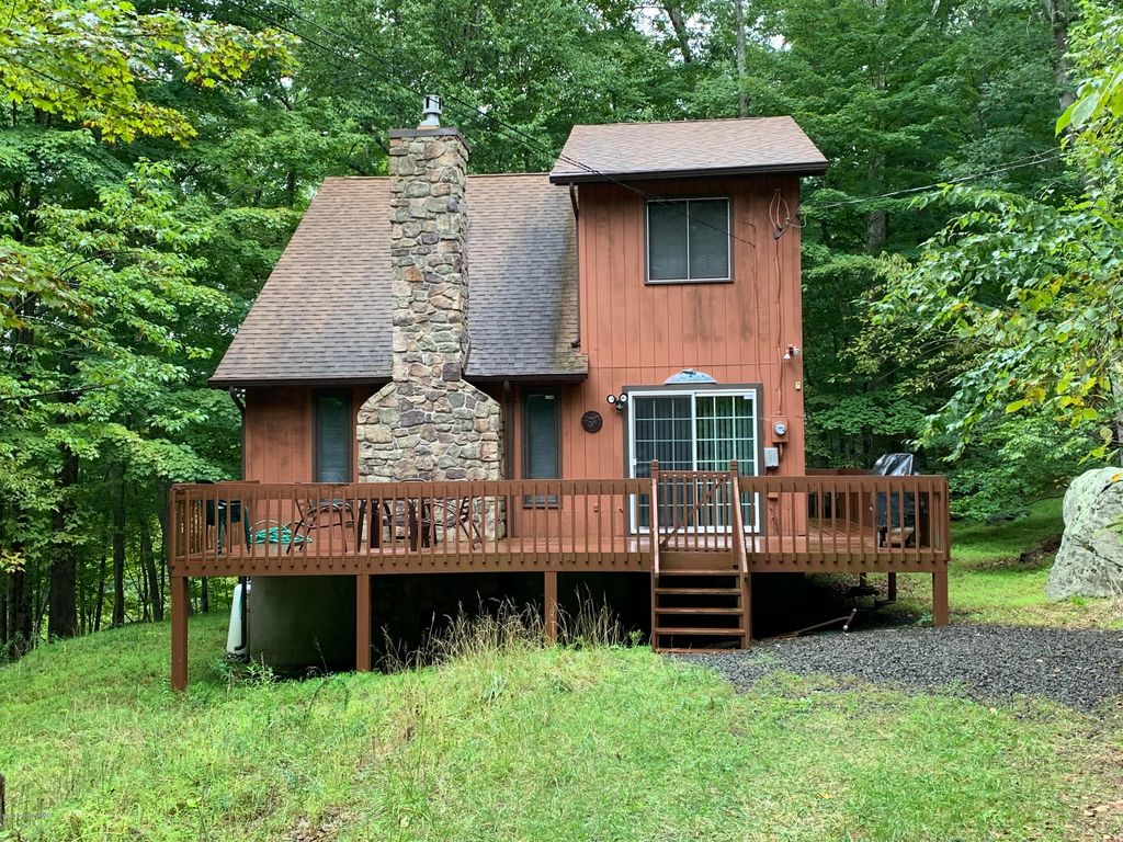 3111 Cherry Ridge Rd, Bushkill, PA 4 Bed, 2 Bath SingleFamily Home