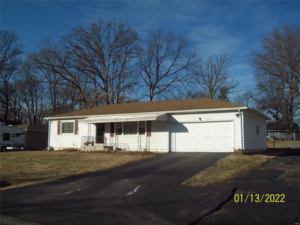 6107 Hickory Grv S, Quincy, IL 62305