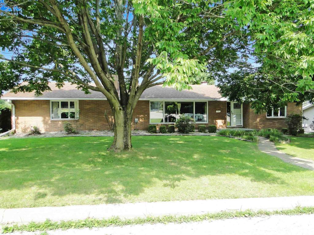 100 Holden Ter, Macomb, IL 61455
