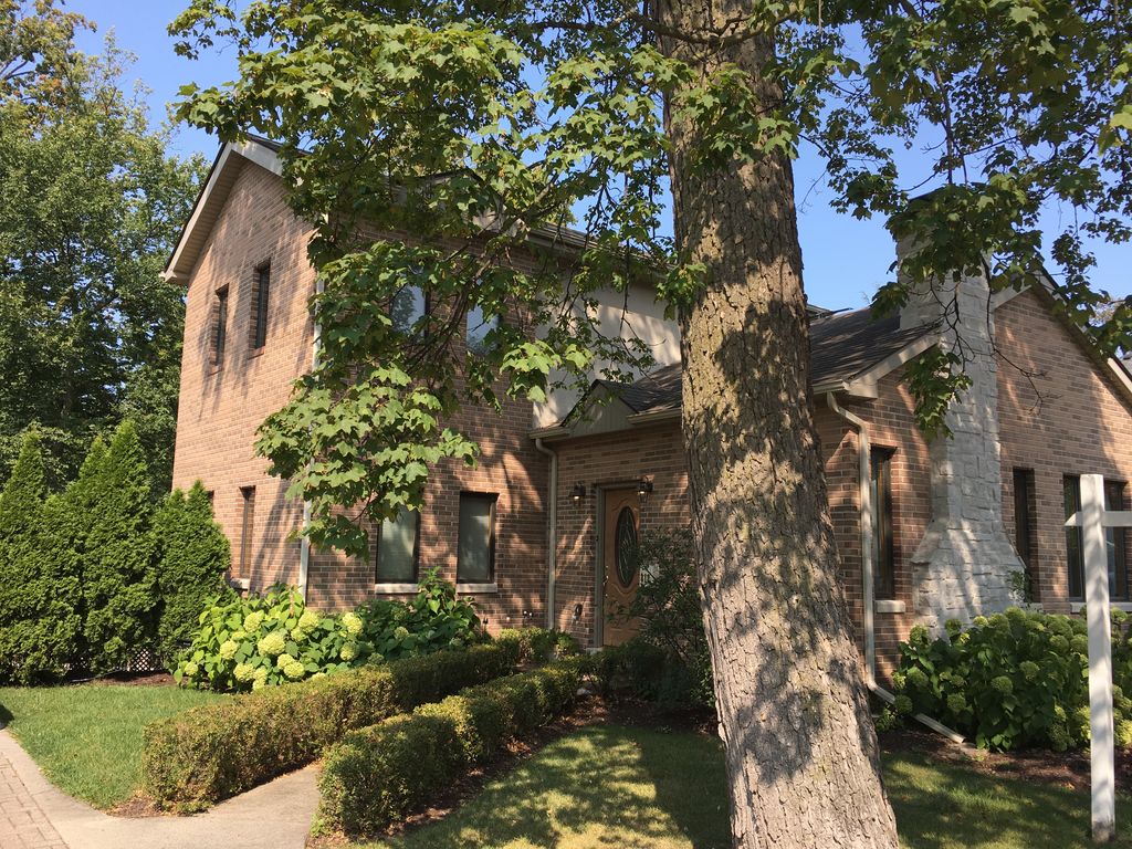 818 Hillside Ave, Glen Ellyn, IL 60137