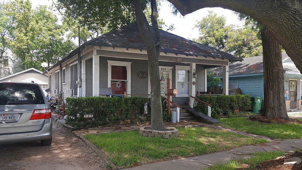 924 Louise St, Houston, TX 77009