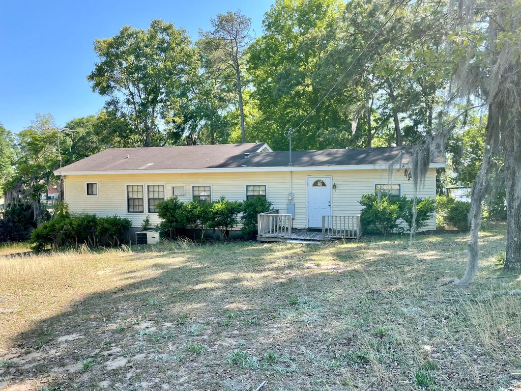 2622 Princess Pond Rd, Summerton, SC 29148