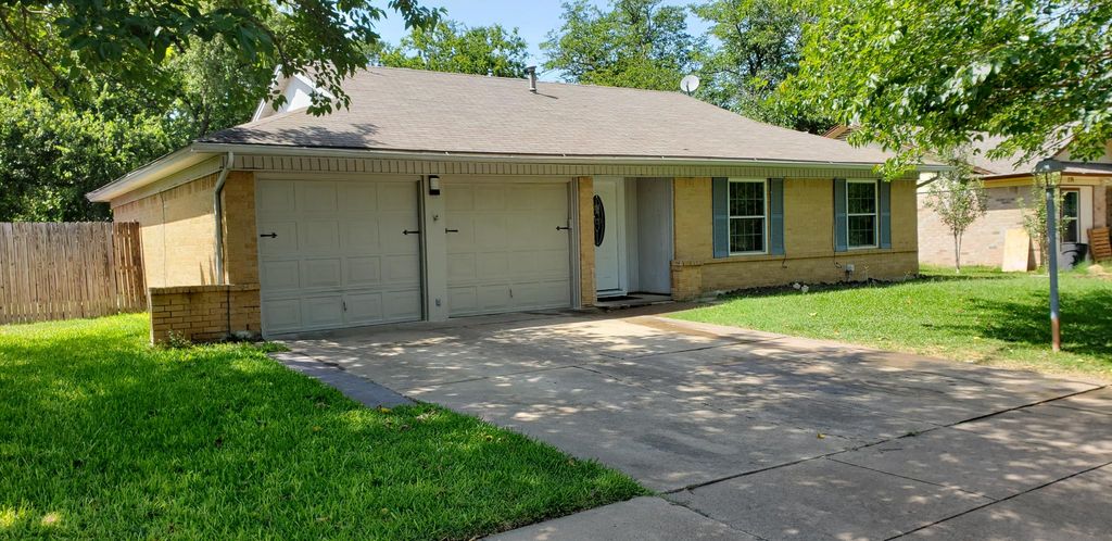340 Langley Ave, Everman, TX 76140
