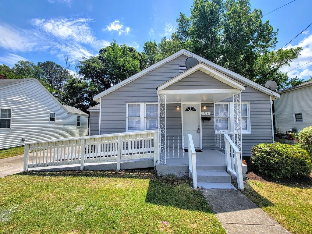 724 North Ave Newport News VA 23605 See Est Value Schools More