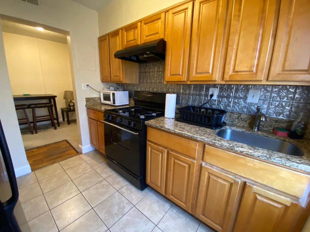 4342 Halley Ter SE #4, Washington, DC 20032
