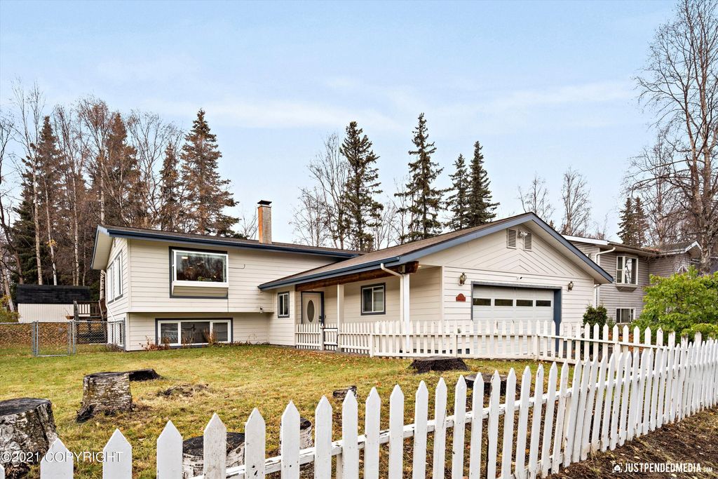 811 Bounty Dr, Anchorage, AK 99515
