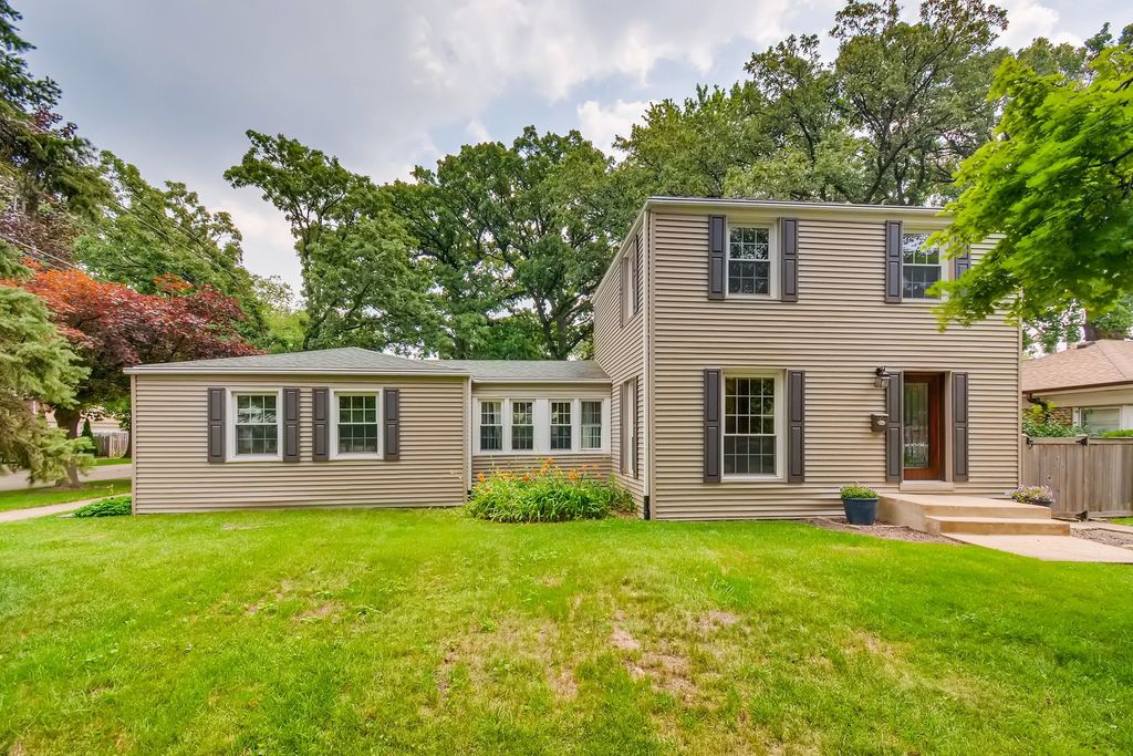1145 Hoffman Ave, Park Ridge, IL 60068