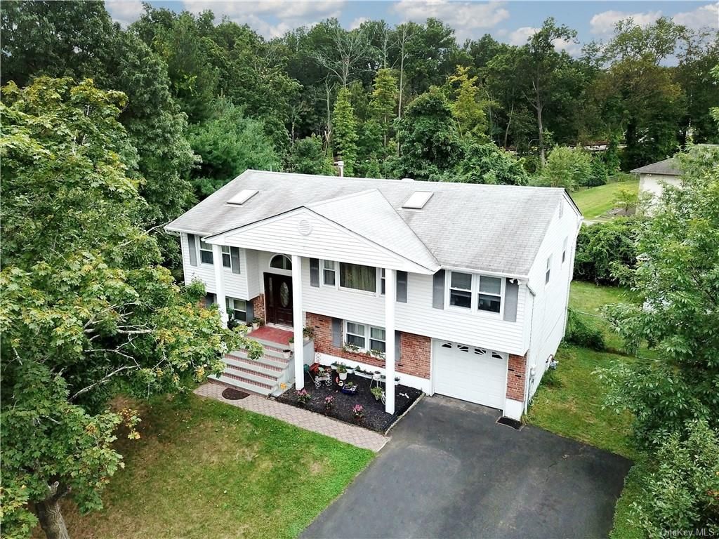 15 Glen Rose Ct, West Nyack, NY 10994