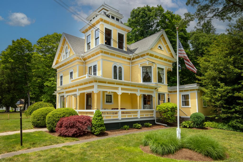 68 West Main Street, Chester, CT 06412
