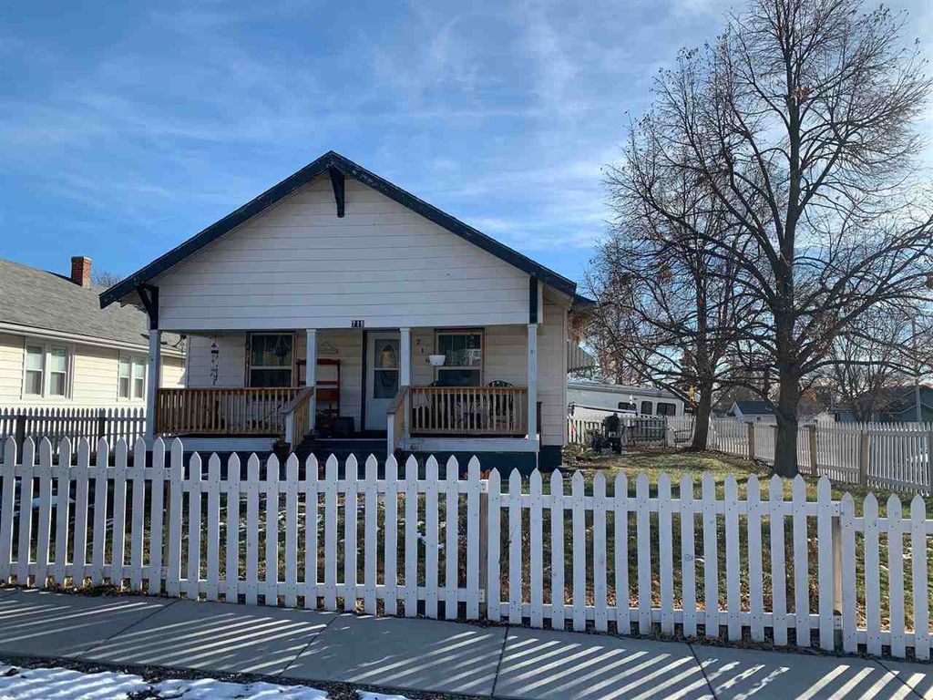 716 W 5th St, Ogallala, NE 69153