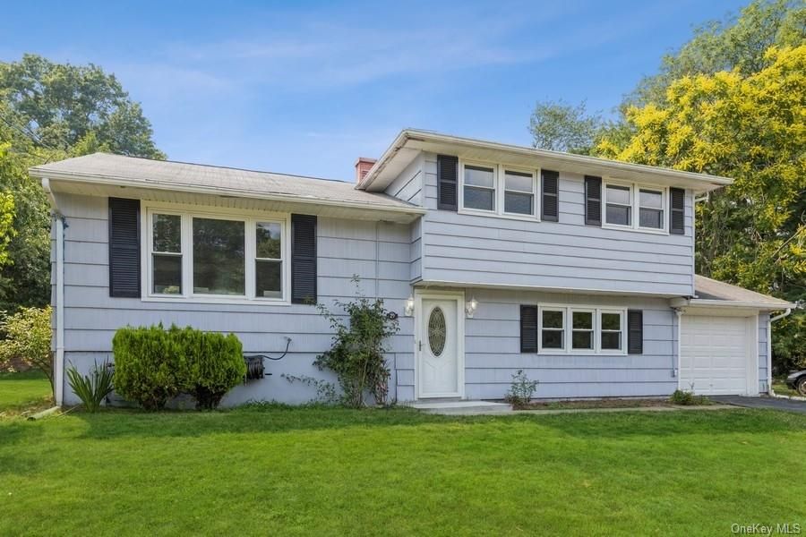 29 Lark St, Pearl River, NY 10965