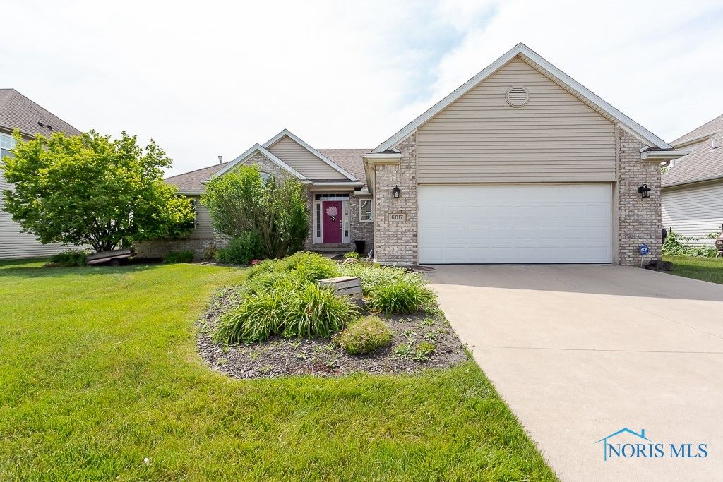 6156 Trust Dr, Holland, OH 43528 - Flex For Lease